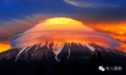 《富士"核爆”云》