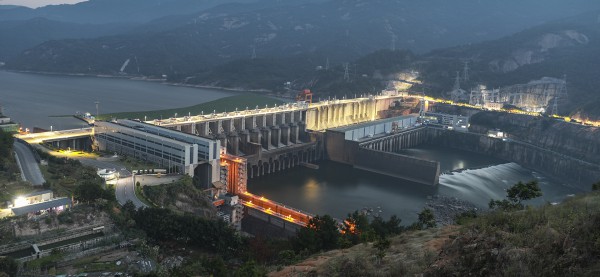  水口大坝夜